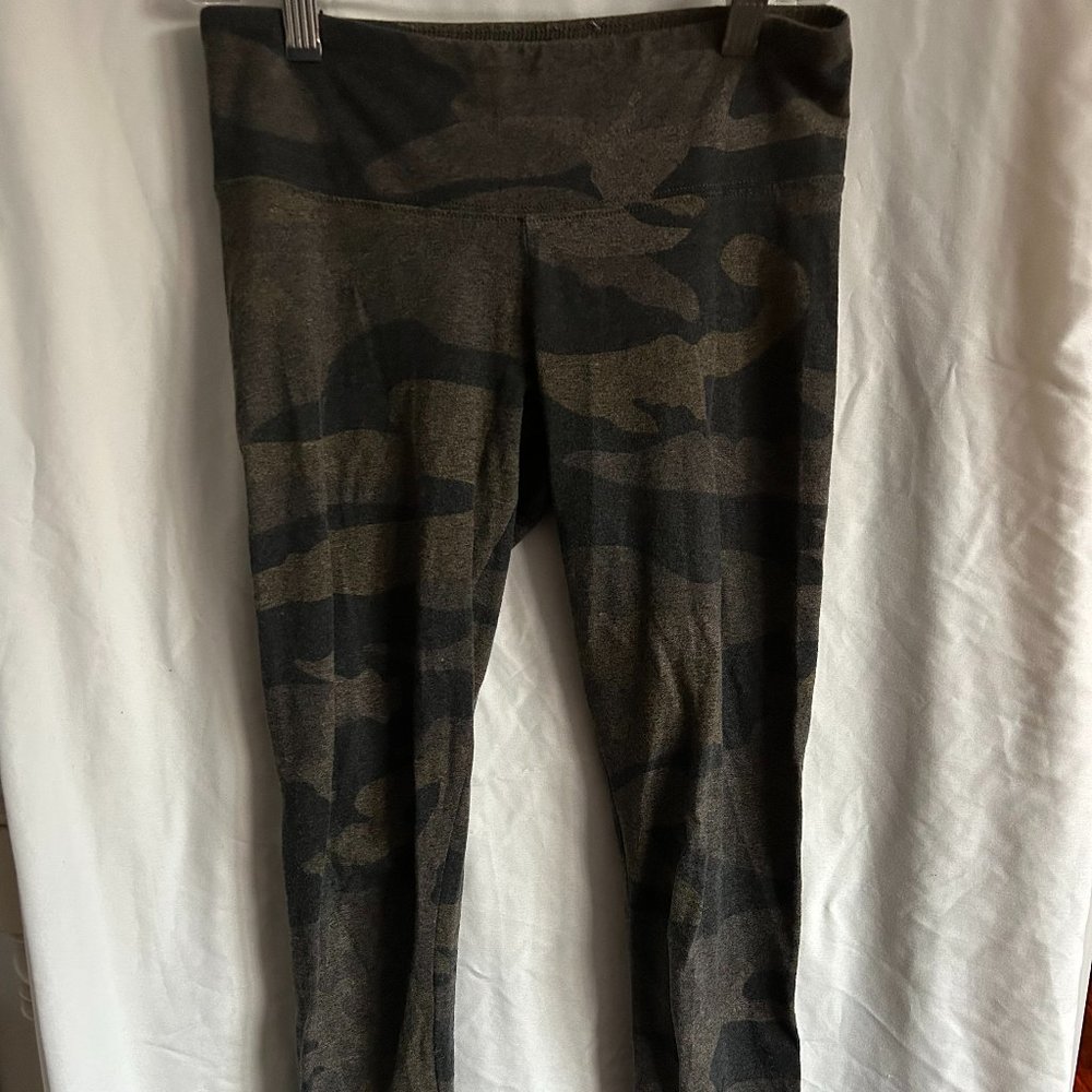 TNA by Aritzia Camo Leggings
